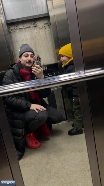 Иосиф Оганесян застрял с ребенком в лифте