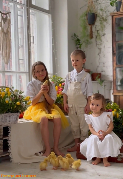 Маша Круглыхина с детьми сделала милую фотосессию с новорожденными утя