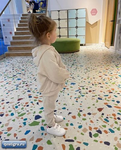 Саша Артемова - Моя девочка правда ,для своих лет высокая ,рослая и хо