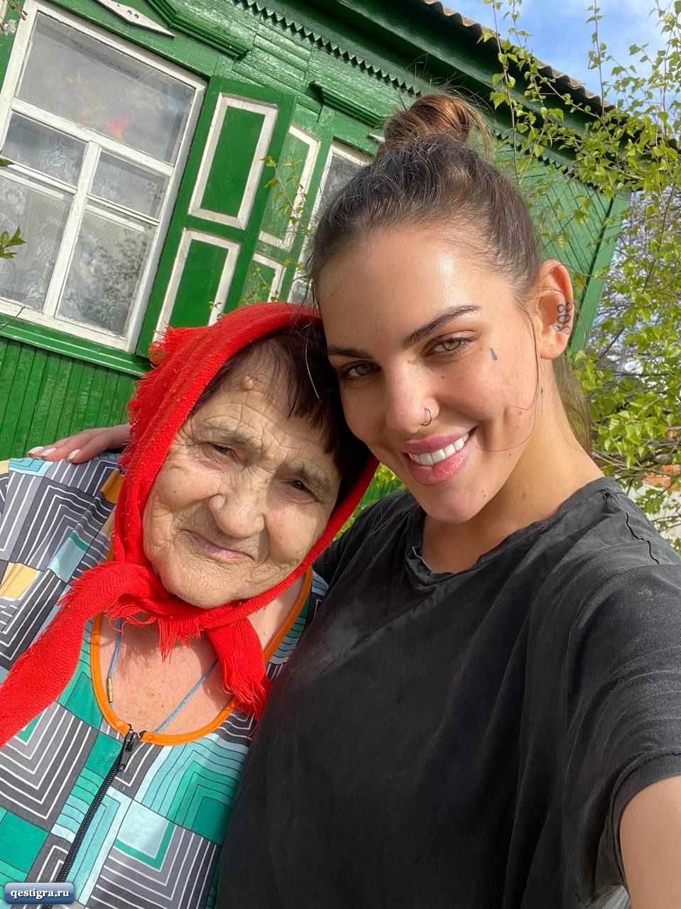 Алёна Опенченко с бабушкой