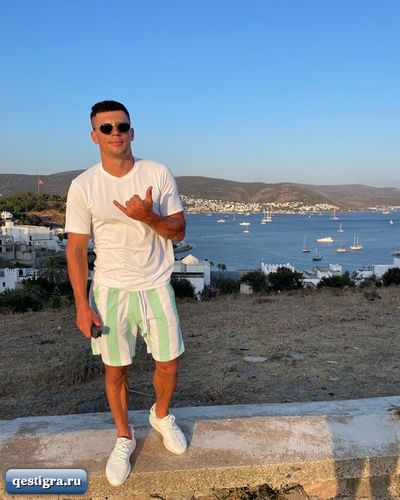 Ваня Барзиковы вернётся из отпуска не один...