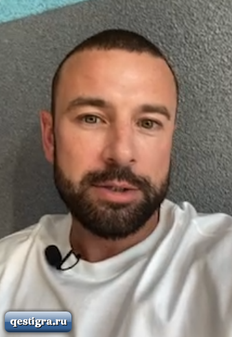 Алексей Адеев помирился с Аней Самониной и заехал с ней в комнату Без