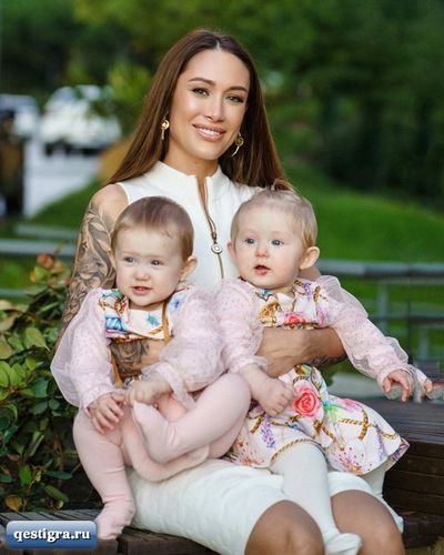 Отец близняшек Алены Ашмариной попал в аварию