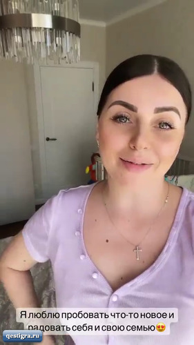 Оля Рапунцель рекламирует книгу рецептов. Кому надо?