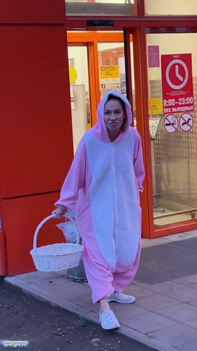 Надя Ермакова попробовала себя в роли кролика-торговца