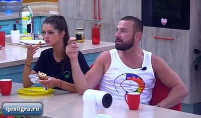 Алексей Адеев флиртует в сети с Викторией Романец, восстановив отношен