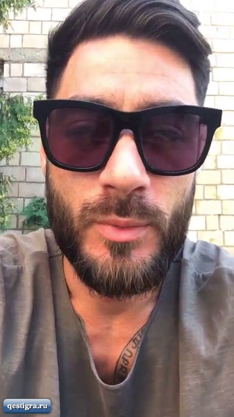 Тигран Салибеков предлагает кому нибудь забрать их совместные картины