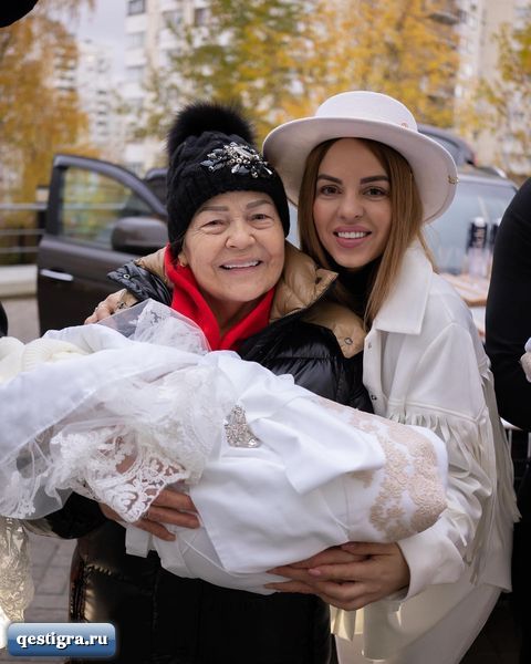 Юля Ефременкова похоронила маму