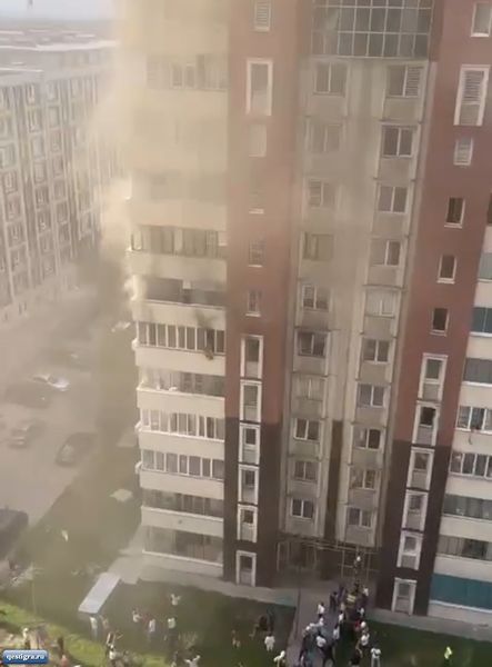 Страшный пожар в Алма-Ате: люди прыгают из окон многоэтажки, чтобы спа