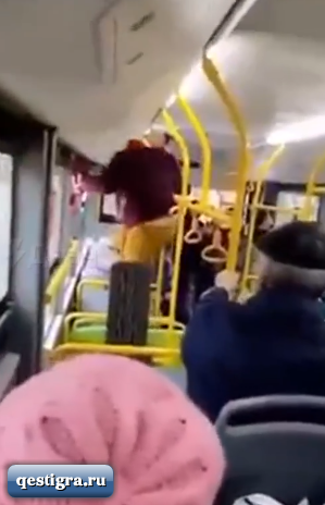 В Пензе пассажирка на ходу вышла в окно автобуса