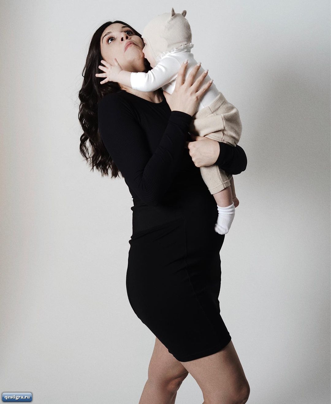 Беременная Алиана Устиненко сделала фотосессию с младшей дочкой