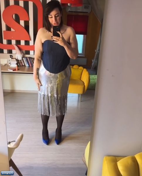 Как вам наряды Саши Черно?