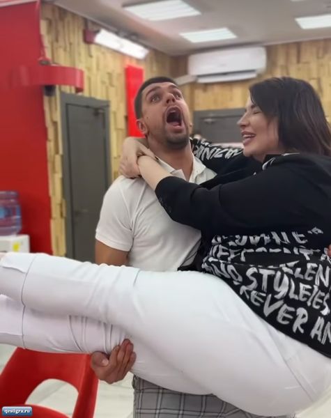 Дима Хулиган потаскал Черно на руках, а она надавала ему пощёчин