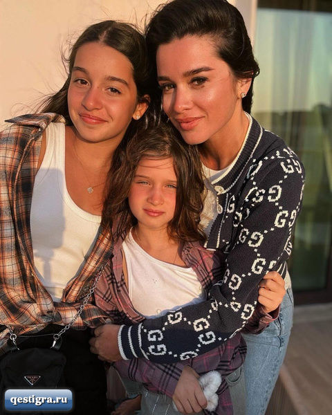 Ксения Бородина с дочками Марусей и Теоной