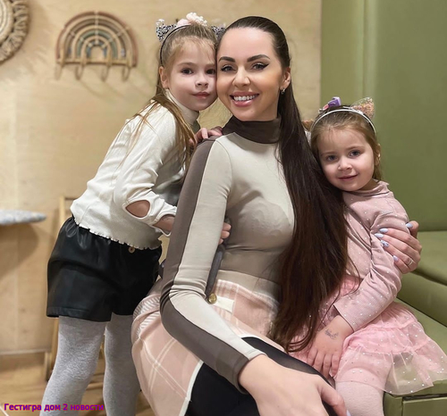 Оля Рапунцель покрасила старшей дочери волосы