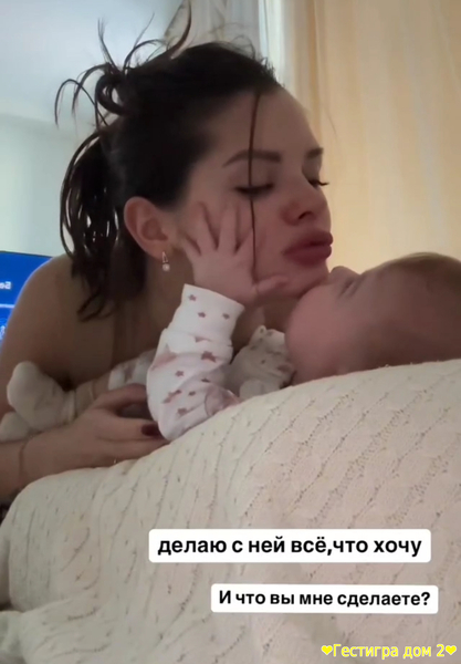 Аня Самонина с дочкой