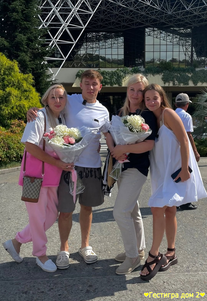 Мамы Яны Тырлышкиной и Данко прилетели в Сочи