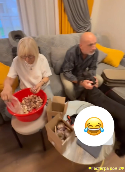 Стол ломился, кот мурлыкал - Маша Кохно познакомила свою маму с родите