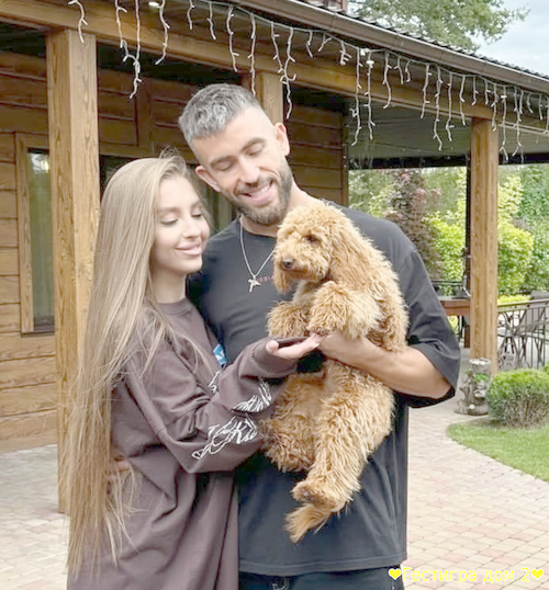 Без лишнего шума: Игорь Григорьев и Катя Квашнина выбирают скромную св Без лишнего шума: Игорь Григорьев и Катя Квашнина выбирают скромную св