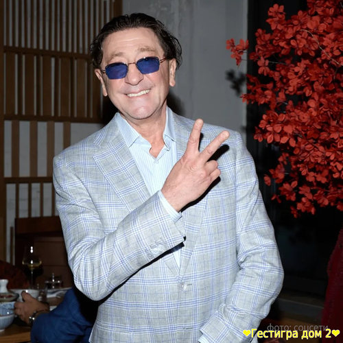 Минимум четыре литра элитного алкоголя заказывает Григорий Лепс на каж