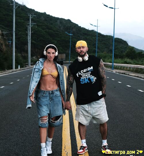 Новая девушка Саймона