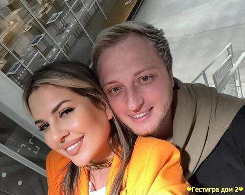 Это даже не платье, а красный пакет»: звезды ДОМа-2 Донцова и Подлецк