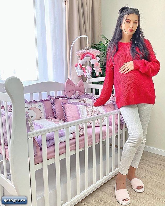 Ирина Пингвинова выбрала кроватку для дочери